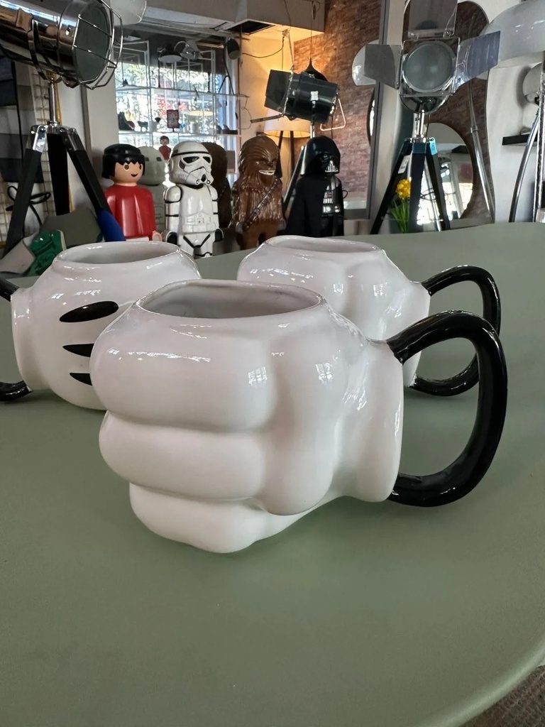 Taza Puño Mickey 02.jpg