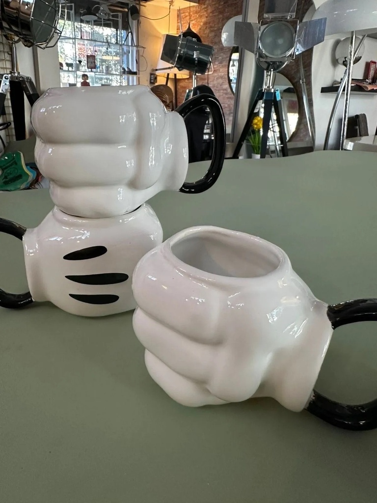 Taza Puño Mickey 03.jpg