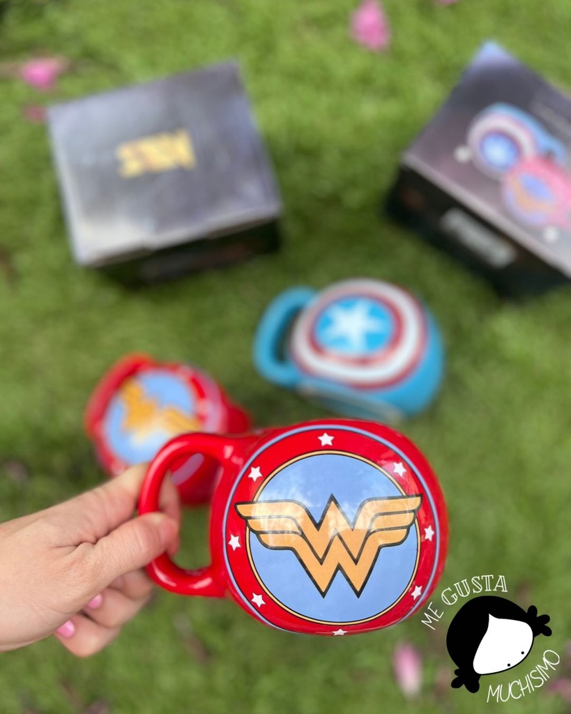 Taza 3D Emblema de Mujer Maravilla - DC Comics