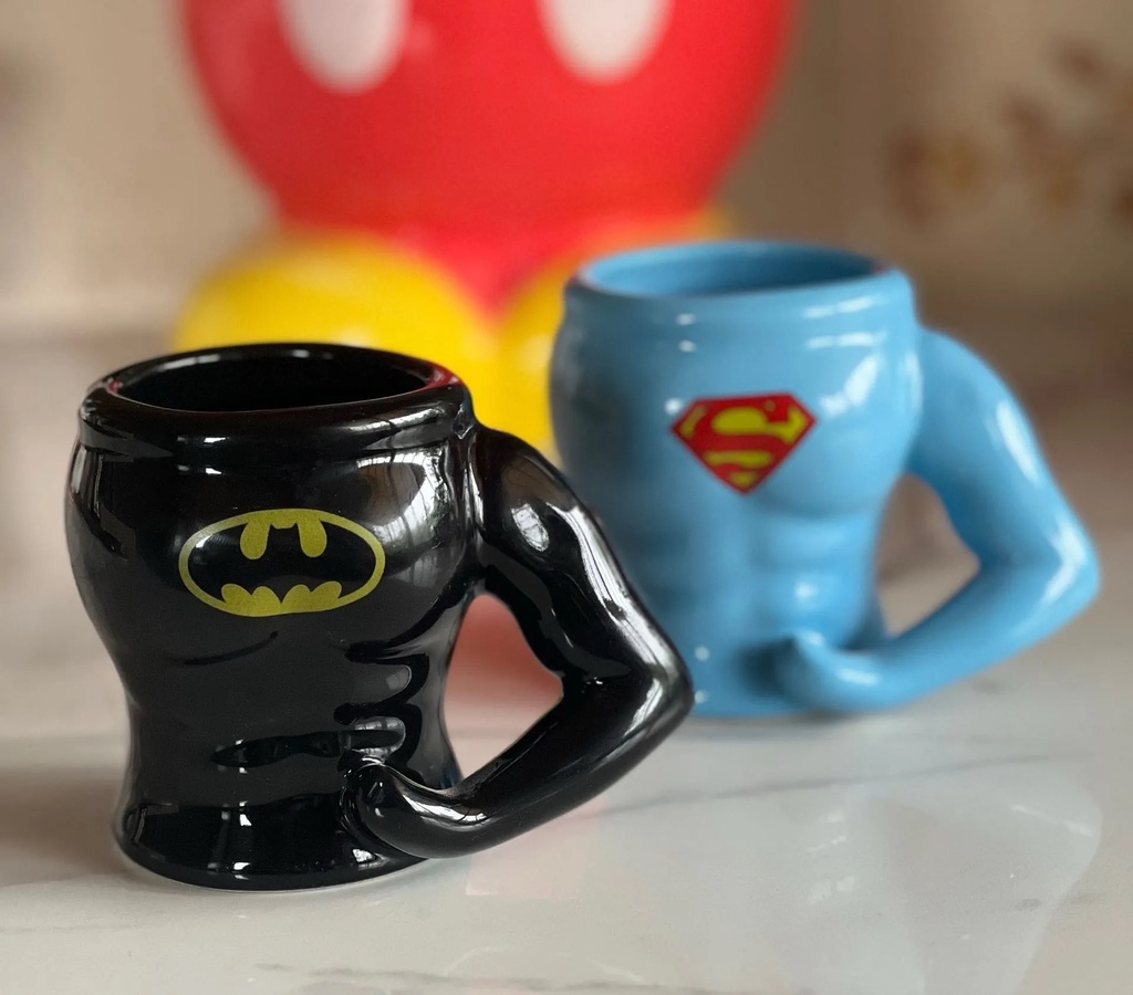 [MGM-128] Taza 3D Batman musculosa - DC Comics