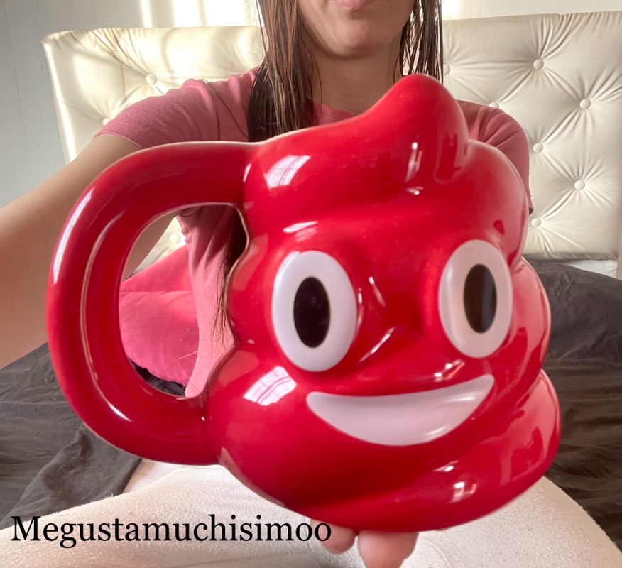 [MGM-134] Taza 3D Popó roja