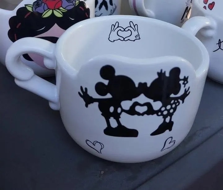 [MGM-025] Taza Formis Mickey y Minnie enamorados - Disney